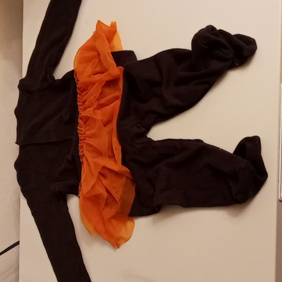 NEW 4/$25 Carter's Pumpkin Black Onesie Size 9 months. - Picture 3 of 4